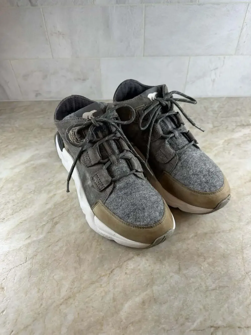 Sorel Kinetic Breakthru Caribou Waterproof Sneaker Boots Gray Women 8.5